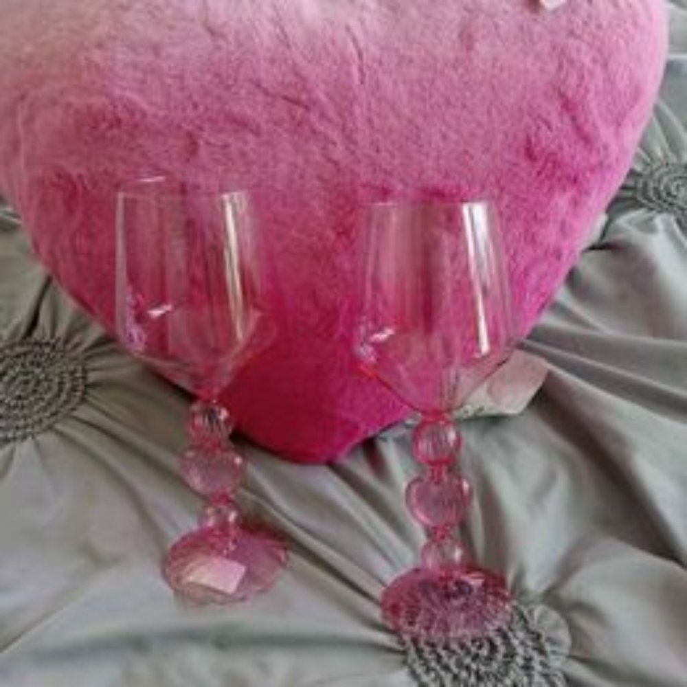 2 Pink Valentines wine glasses